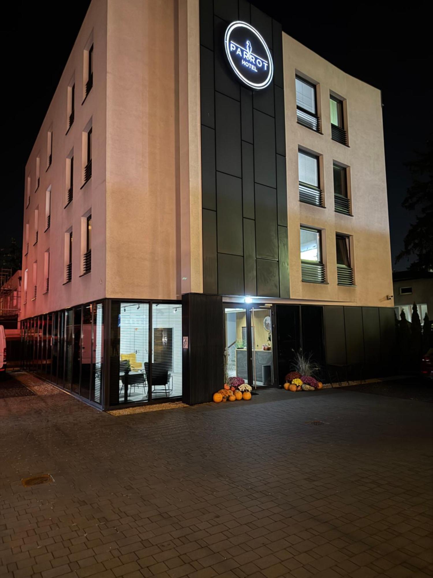 רשין Hotel Parrot מראה חיצוני תמונה